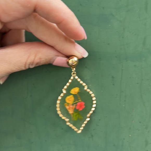 Handmade Real Pressed Dried Flower Botanical Resin
Earrings - Picture 9 of 14